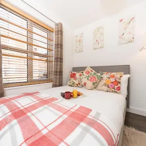 Centre Posh Parlour Gated Parking 1bed Wifi Apartment